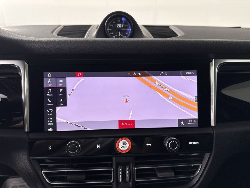2026 Porsche Macan AWD