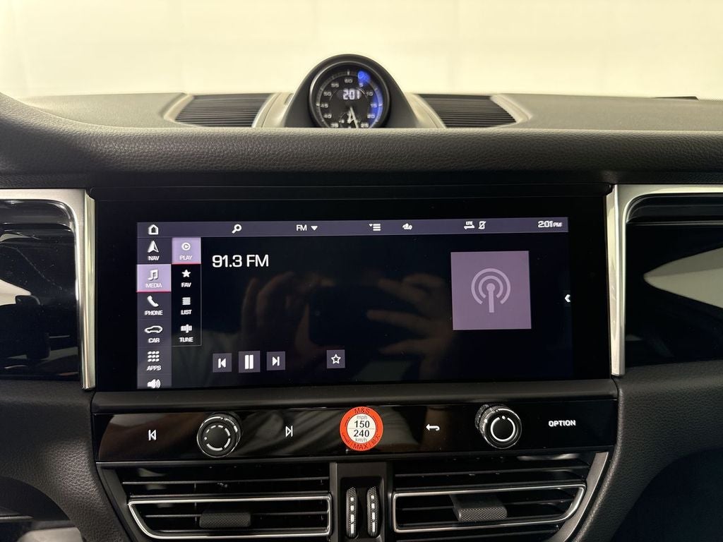 2026 Porsche Macan AWD