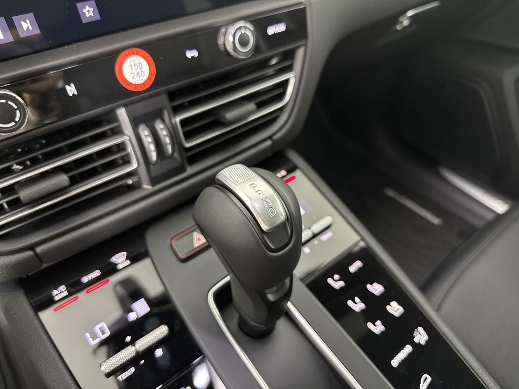 2026 Porsche Macan AWD