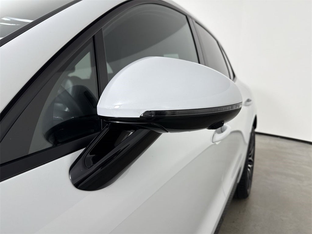 2023 Porsche Macan T