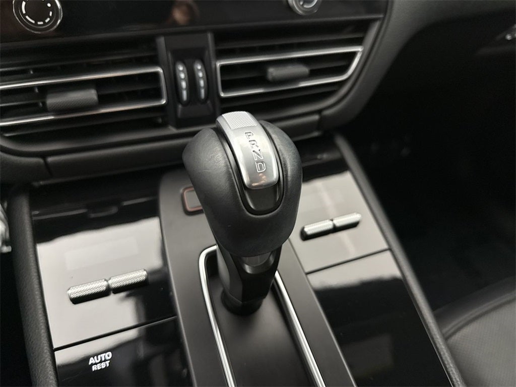 2023 Porsche Macan T