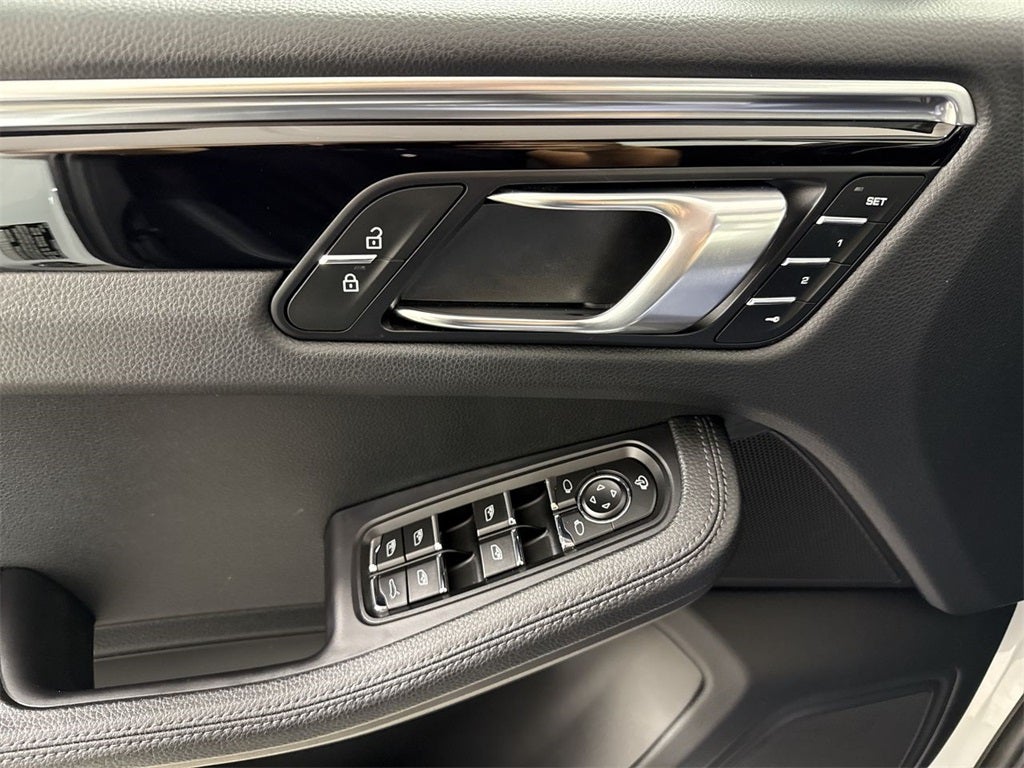 2023 Porsche Macan T