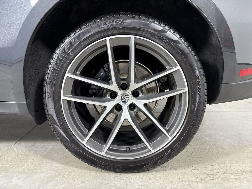 2025 Porsche Macan Base