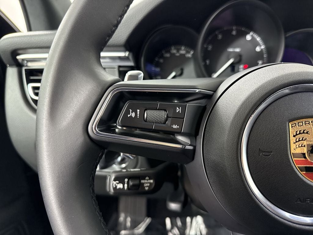 2025 Porsche Macan Base