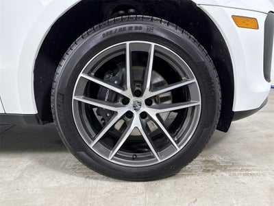 2025 Porsche Macan AWD