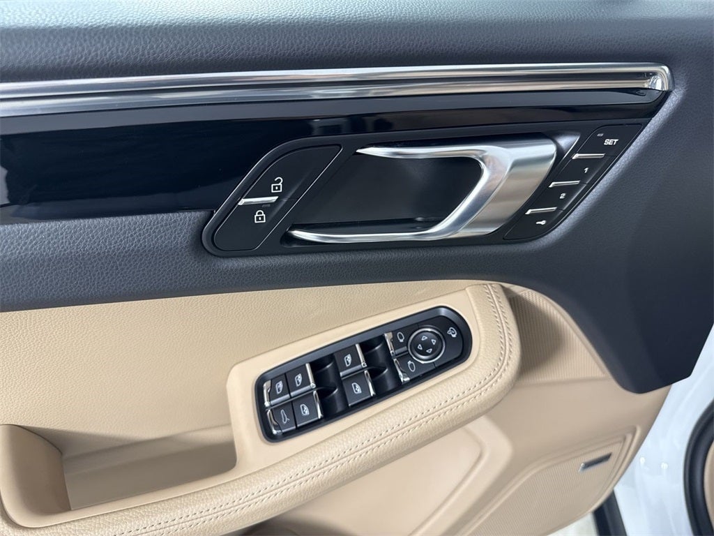 2025 Porsche Macan AWD