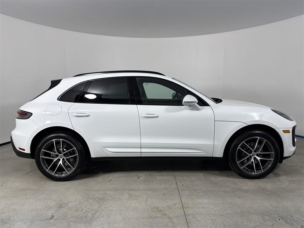 2025 Porsche Macan AWD