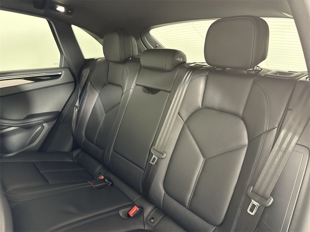 2025 Porsche Macan AWD