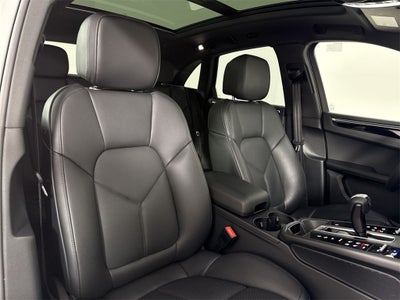 2025 Porsche Macan AWD
