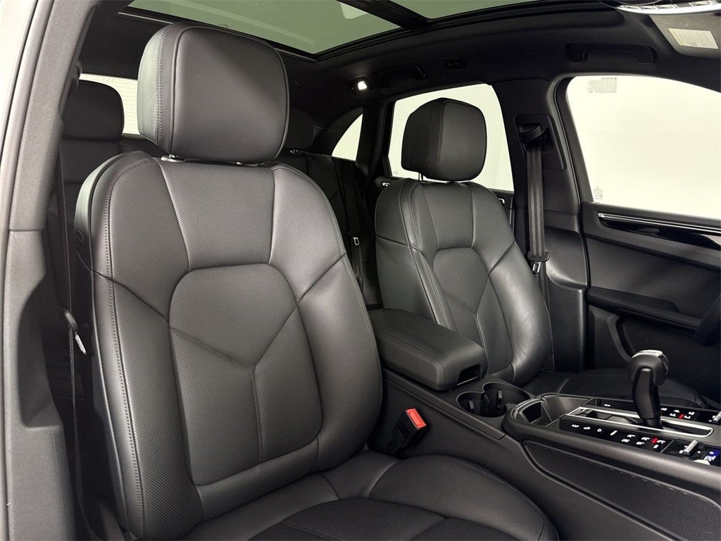 2025 Porsche Macan AWD