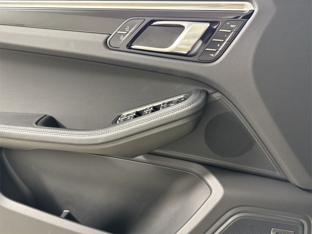 2025 Porsche Macan AWD