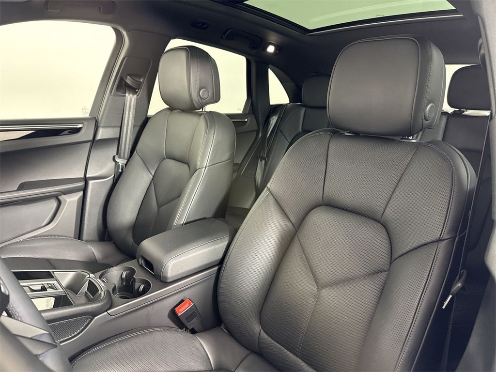 2025 Porsche Macan AWD