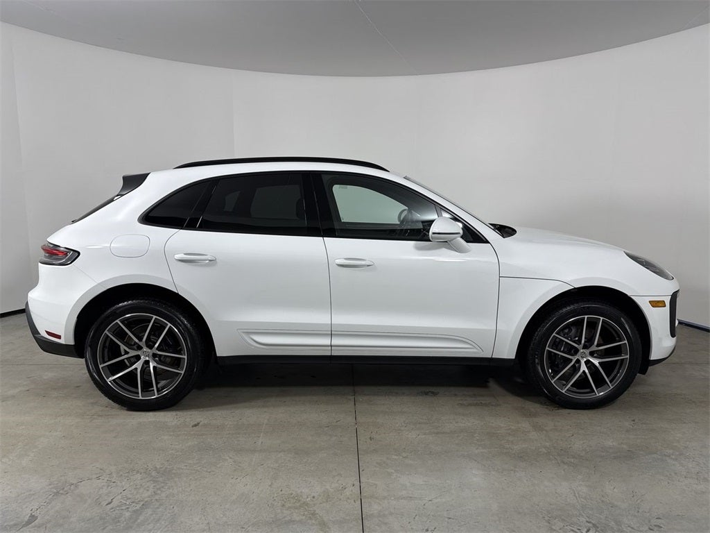 2025 Porsche Macan AWD