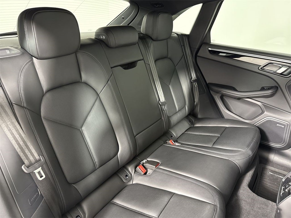 2025 Porsche Macan AWD