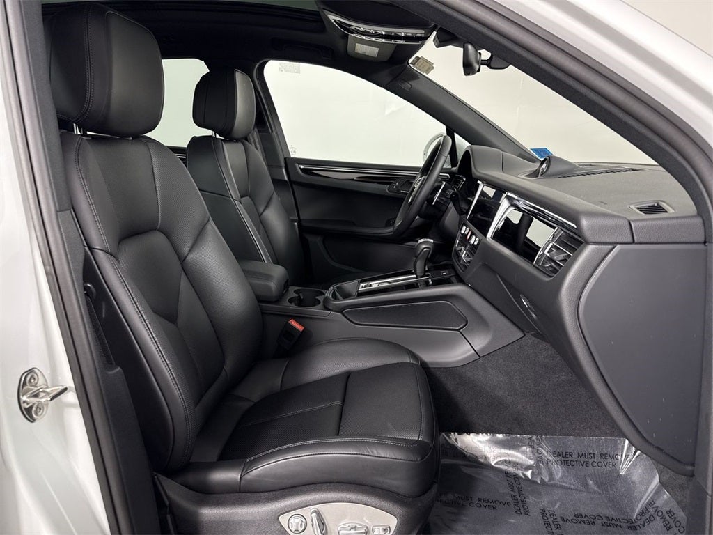 2025 Porsche Macan AWD