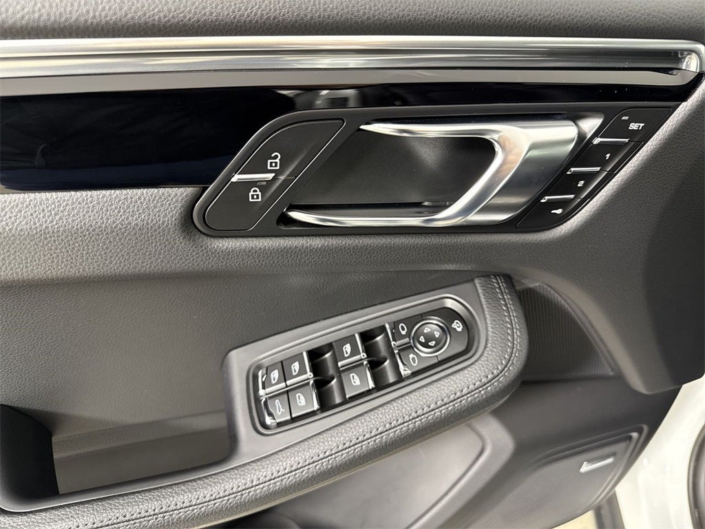 2025 Porsche Macan AWD