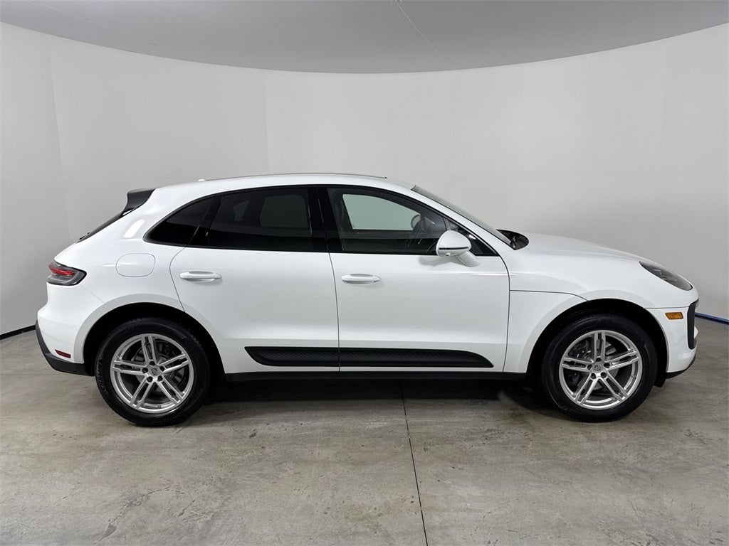 2025 Porsche Macan AWD