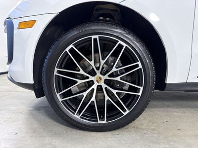 2026 Porsche Macan AWD