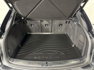 2023 Porsche Macan T