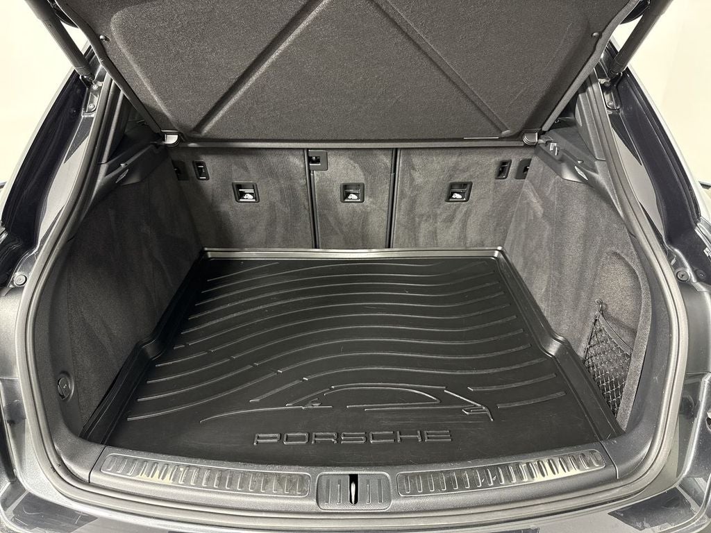 2023 Porsche Macan T