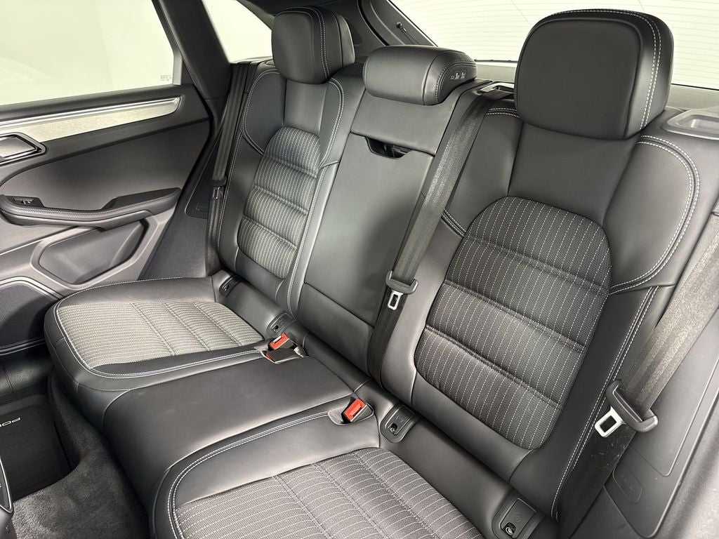 2023 Porsche Macan T