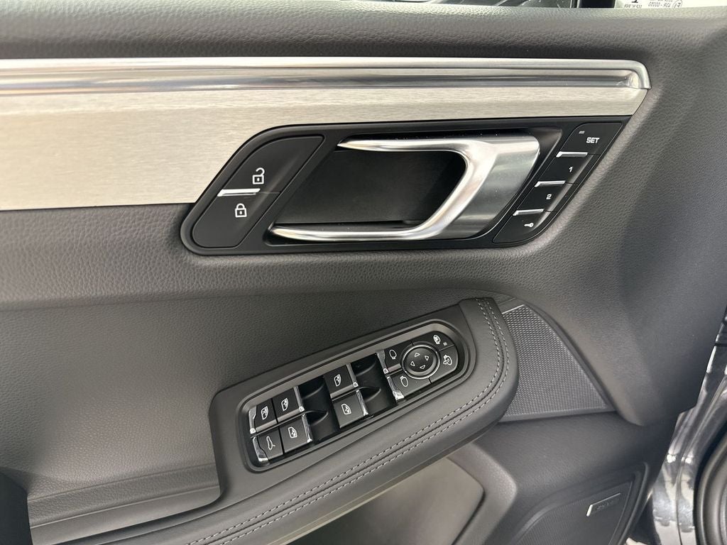 2023 Porsche Macan T