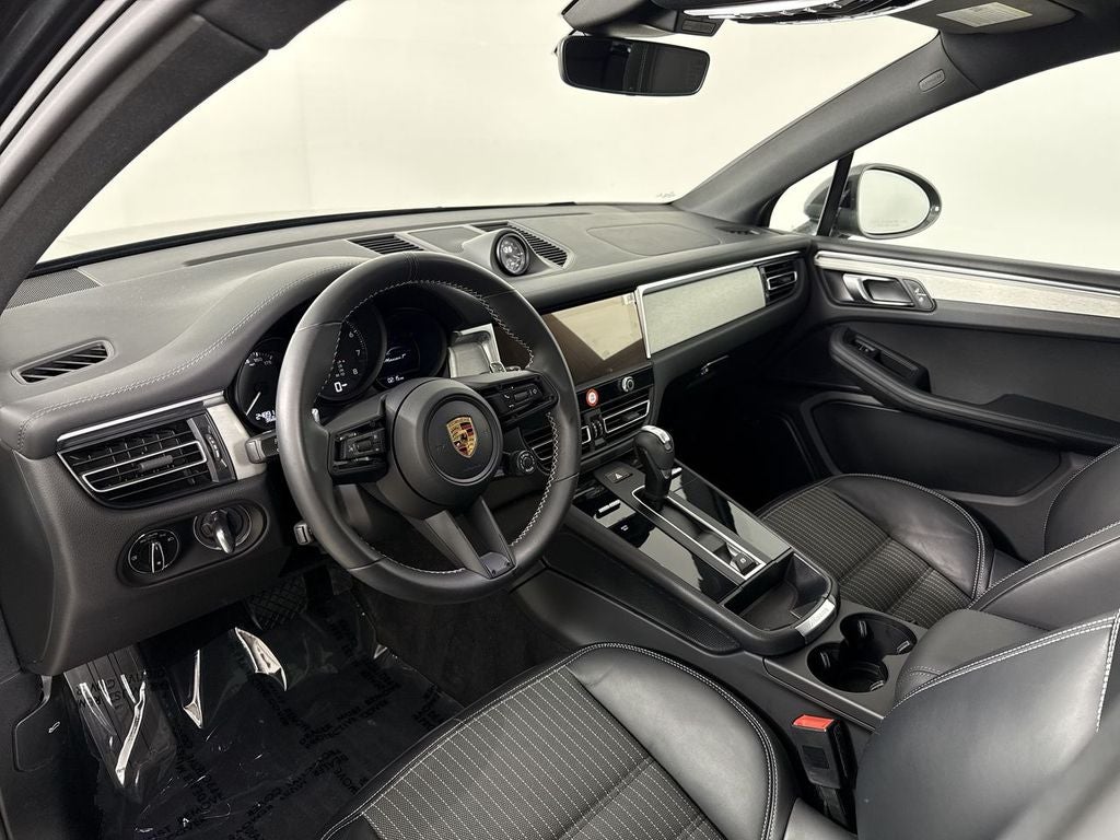 2023 Porsche Macan T