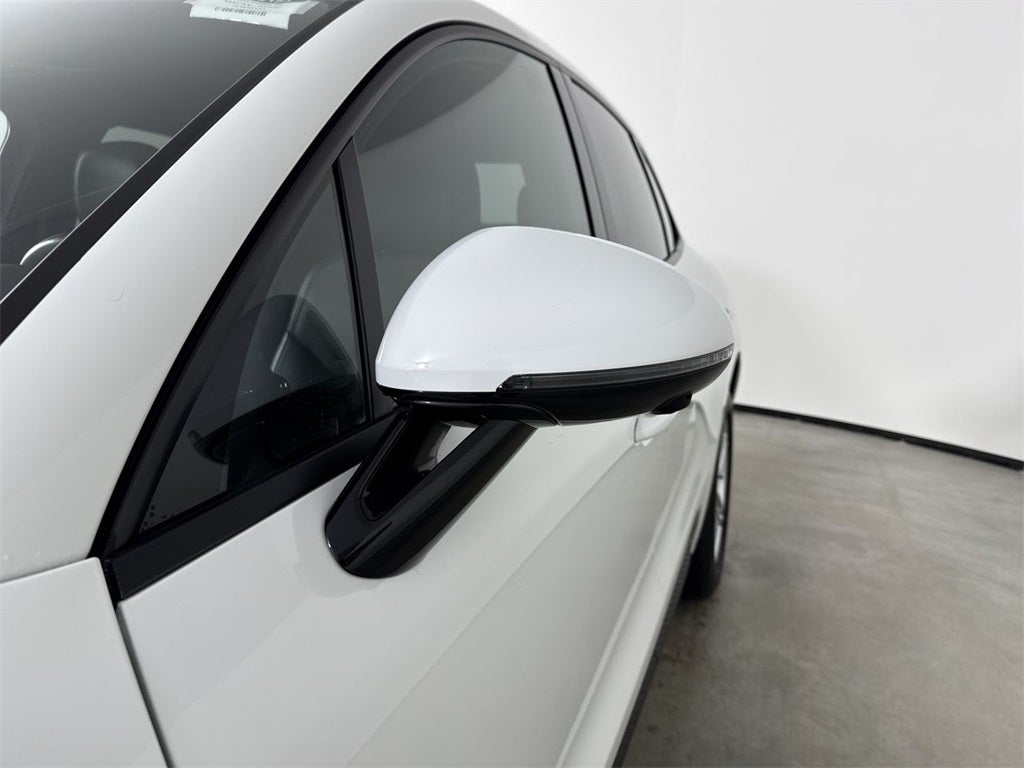 2023 Porsche Macan T