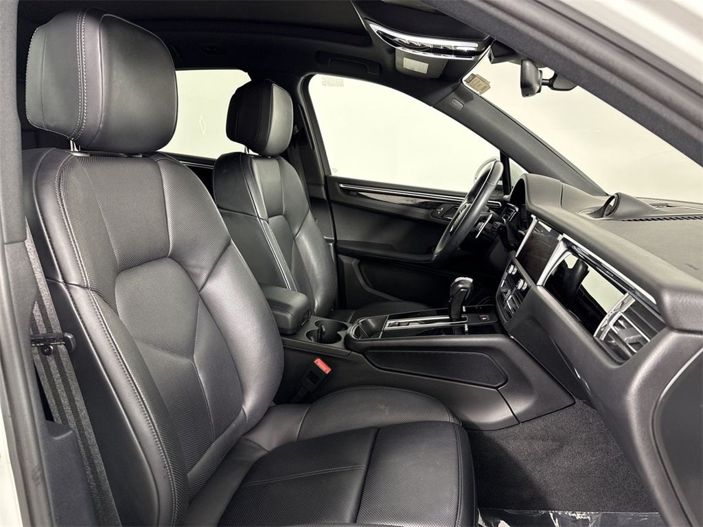 2023 Porsche Macan T