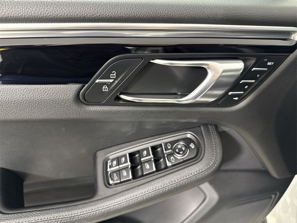 2023 Porsche Macan T