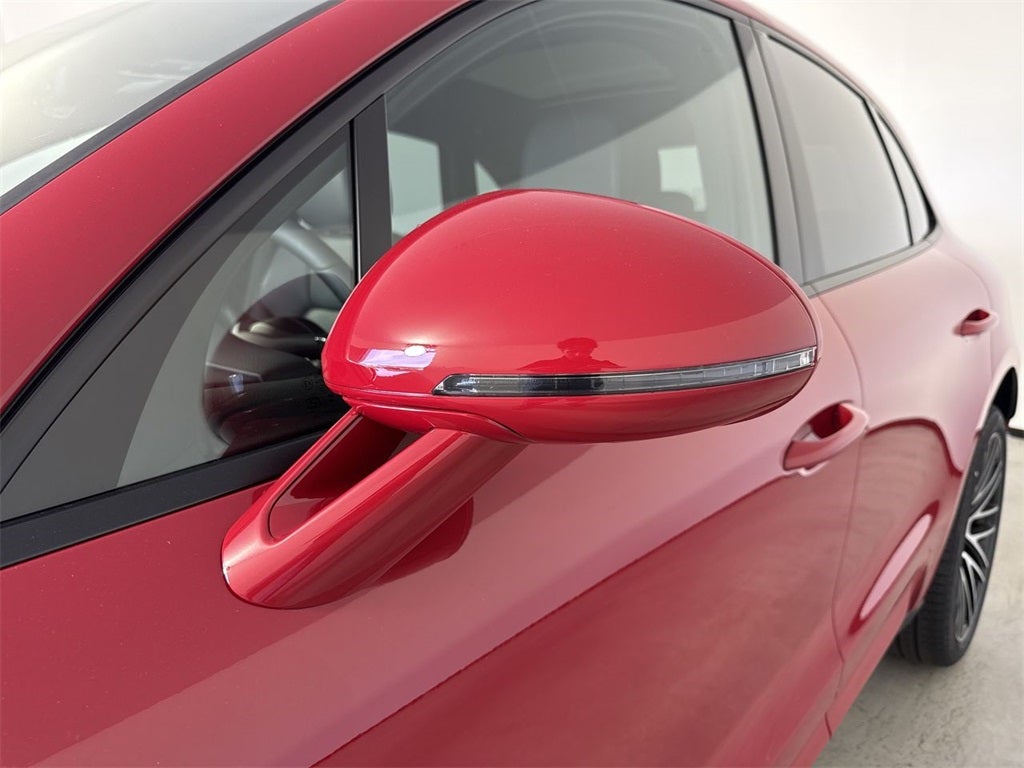 2025 Porsche Macan AWD