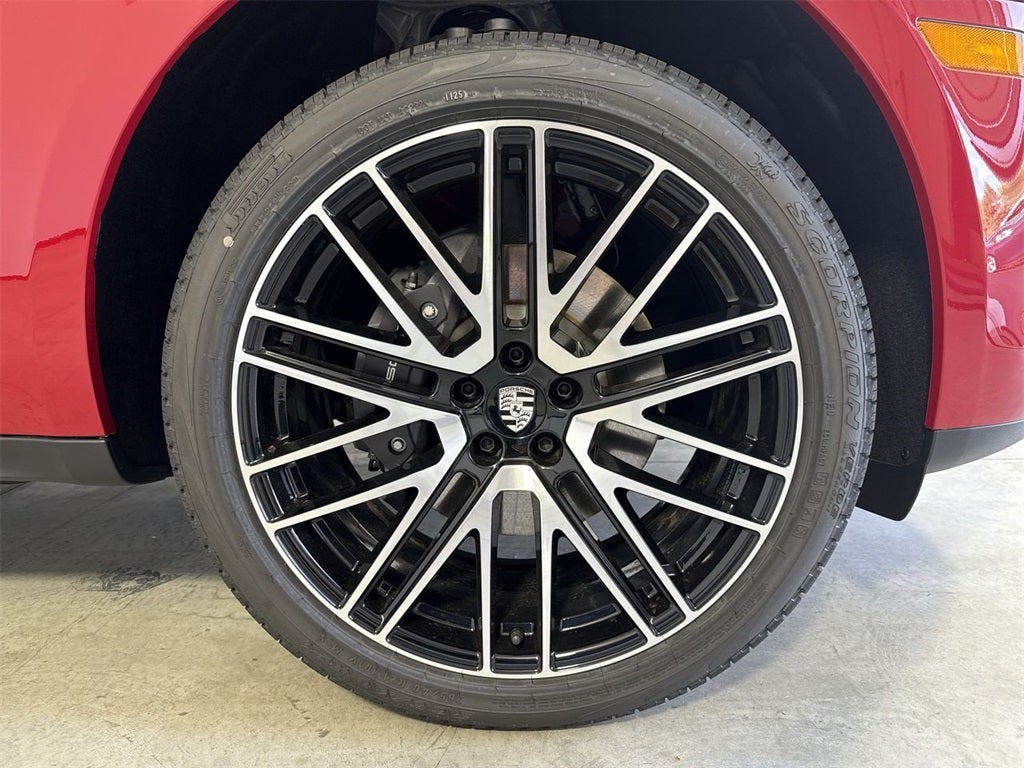 2025 Porsche Macan AWD