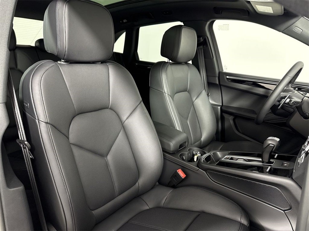 2025 Porsche Macan AWD