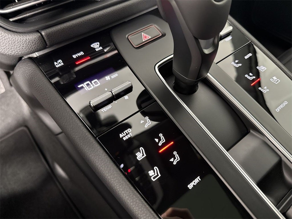 2025 Porsche Macan AWD