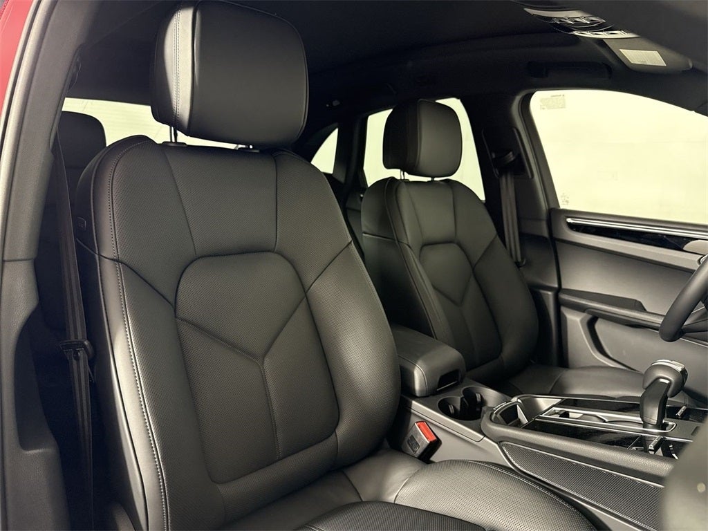 2025 Porsche Macan AWD
