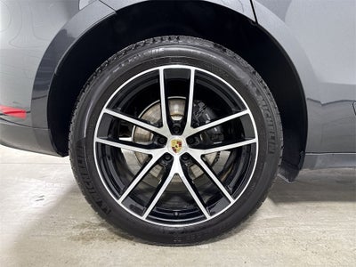 2025 Porsche Macan AWD