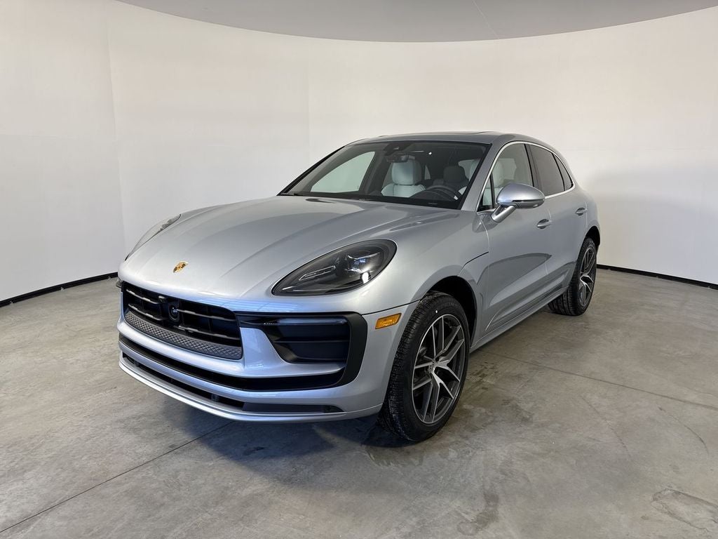 2026 Porsche Macan AWD