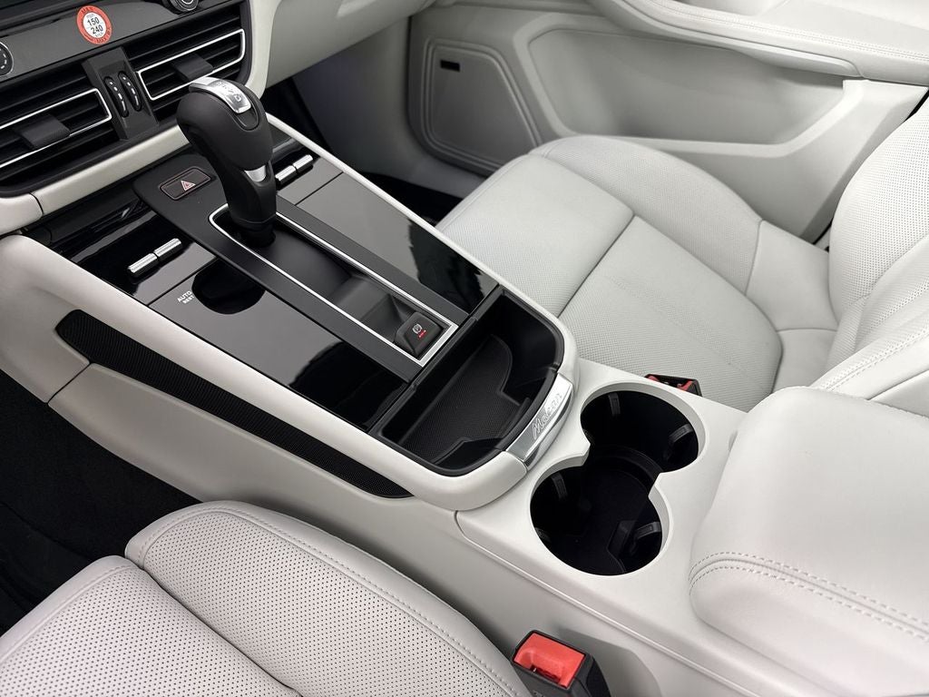 2026 Porsche Macan AWD