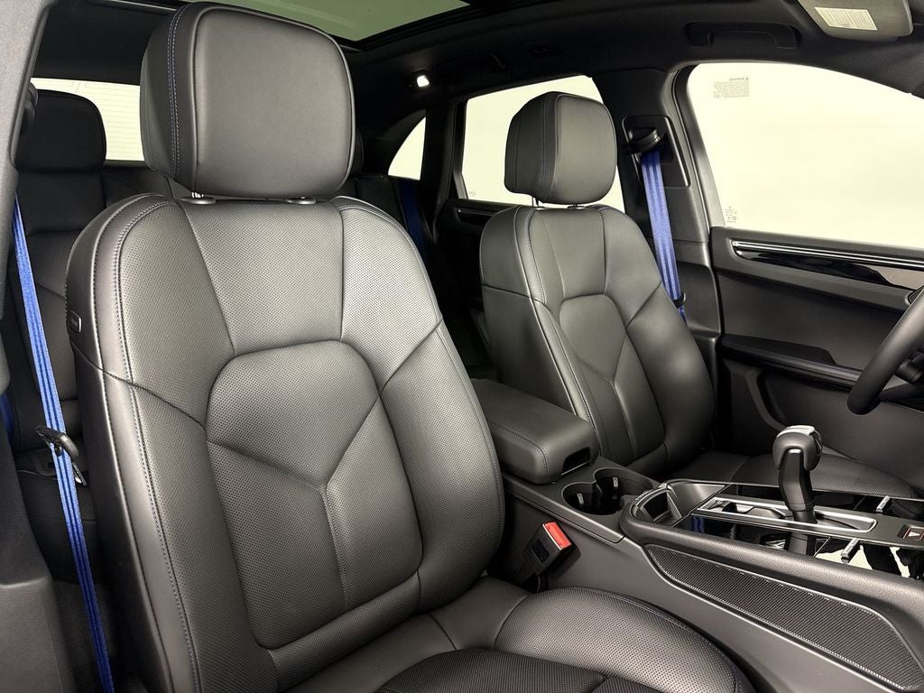 2026 Porsche Macan AWD
