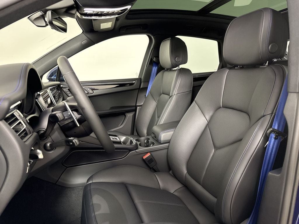 2026 Porsche Macan AWD
