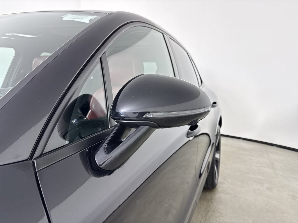 2023 Porsche Macan AWD