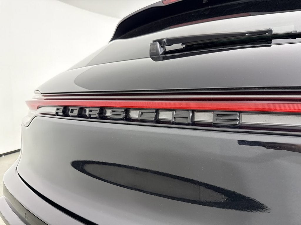 2023 Porsche Macan AWD
