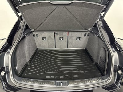 2023 Porsche Macan AWD