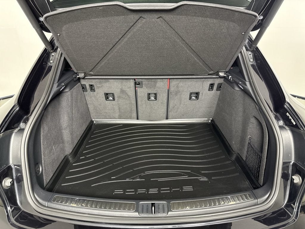 2023 Porsche Macan AWD