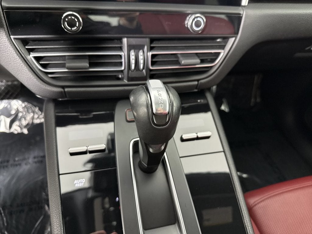 2023 Porsche Macan AWD