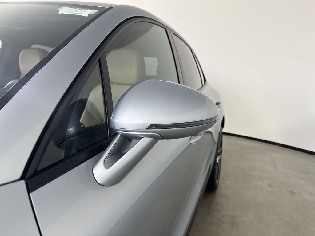 2023 Porsche Macan T