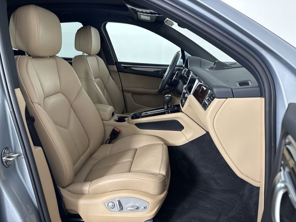 2023 Porsche Macan T