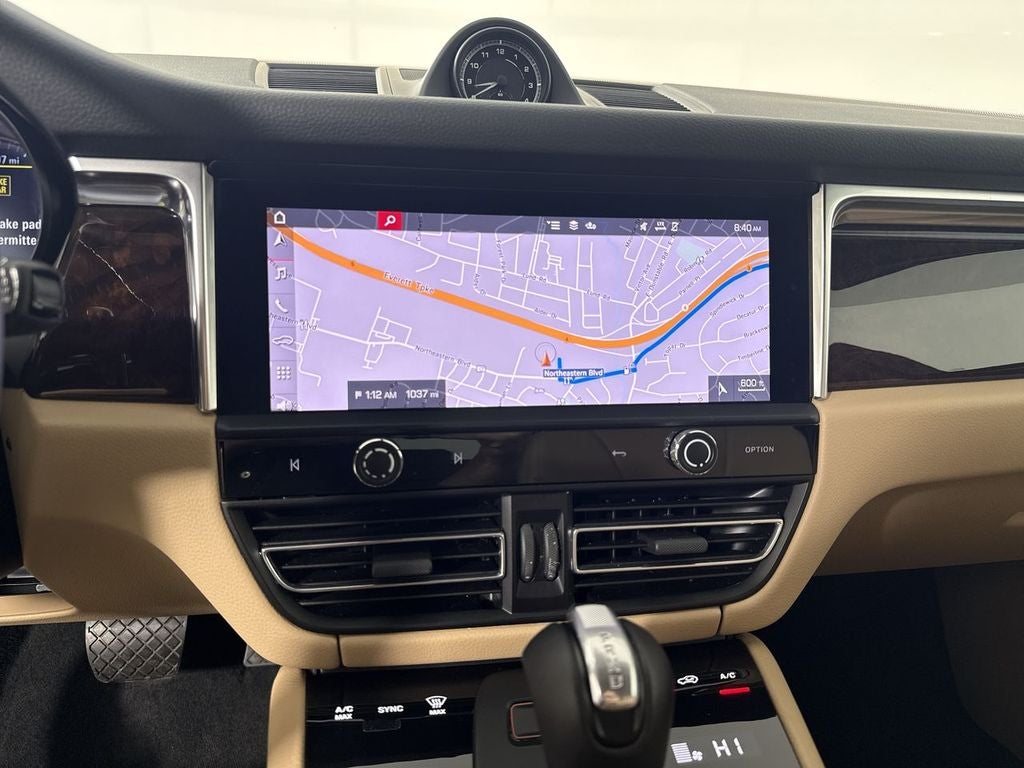 2023 Porsche Macan T