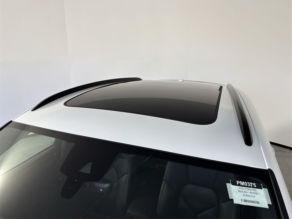 2025 Porsche Macan AWD