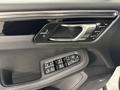 2025 Porsche Macan AWD